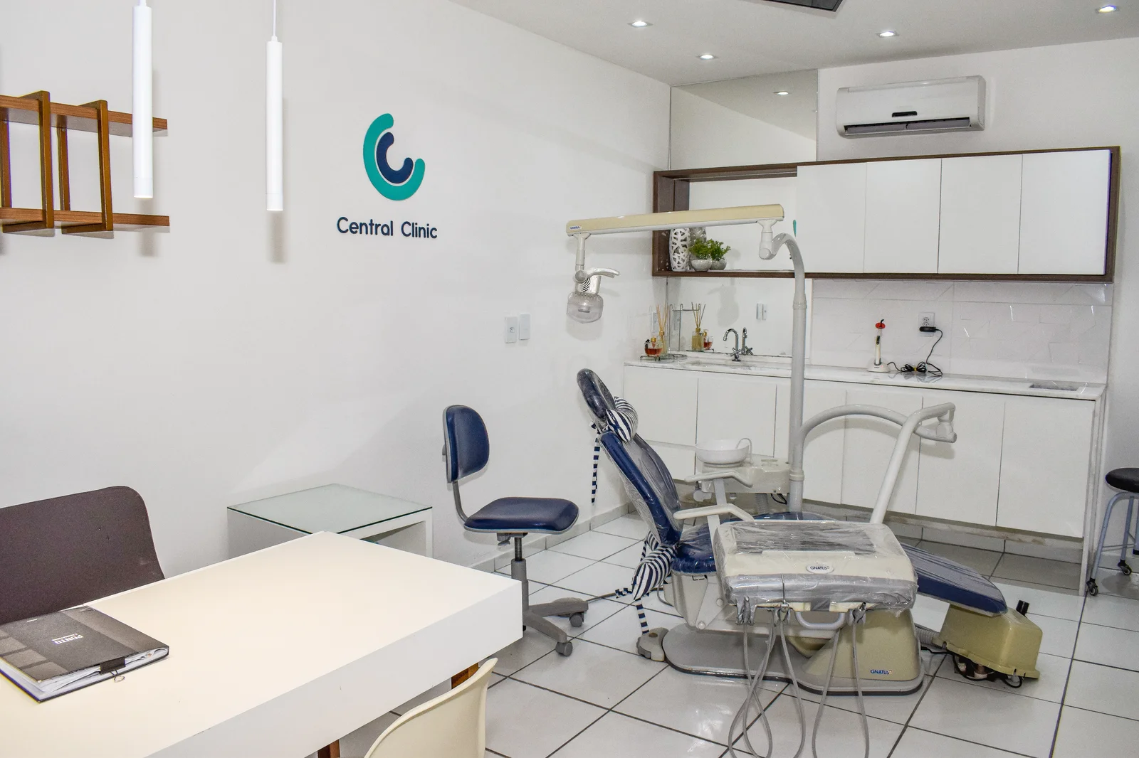 Dentista trabalhando